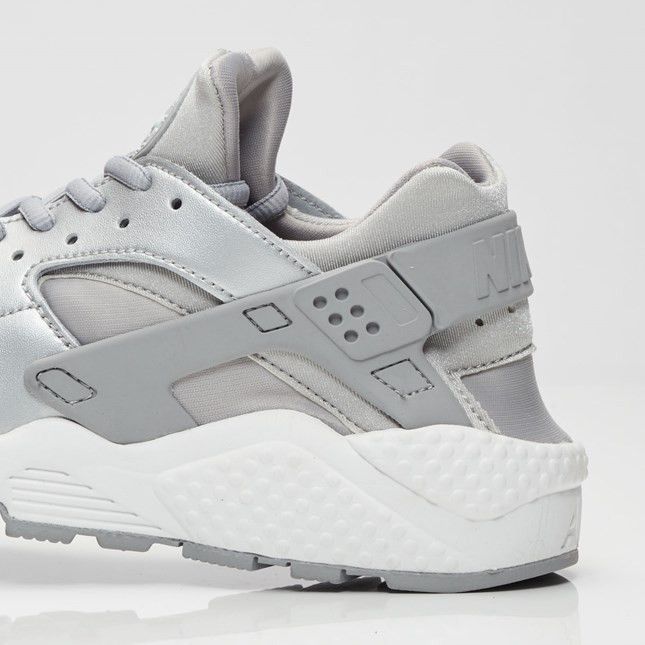 Details for (Women) Nike Air Huarache Run SE 'Metallic Silver' 859429-002