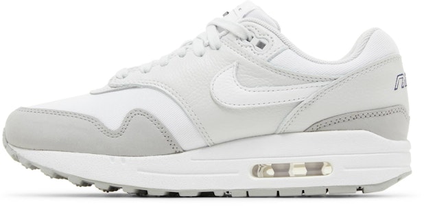 (W) Nike Air Max 1 '87 LX 'Kelabu Asap Ringan' FN0564-001 Lookbook (W) Nike Air Max 1 '87 LX 'Kelabu Asap Ringan' FN0564-001