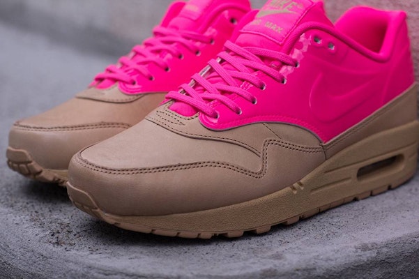 (W) Nike Air Max 1 VT QS 'Pink Vachetta' Sepatu Wanita Pink 615868-202 Order (W) Nike Air Max 1 VT QS 'Pink Vachetta' Sepatu Wanita Pink 615868-202