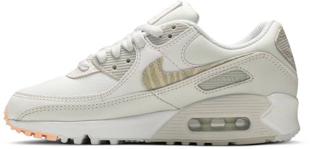 (W) Nike Air Max 90 SE 'Summit White Light Bone' Putih Tulang Wanita Pria CV8824-100 Lookbook (W) Nike Air Max 90 SE 'Summit White Light Bone' Putih Tulang Wanita Pria CV8824-100