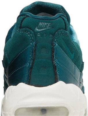 (Women) Nike Air Max 95 'Green Velvet' DZ5226-300 Sizing (Women) Nike Air Max 95 'Green Velvet' DZ5226-300