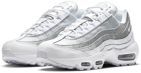 (W) Nike Air Max 95 'Putih Perak Metalik' DH3857-100 Lookbook (W) Nike Air Max 95 'Putih Perak Metalik' DH3857-100