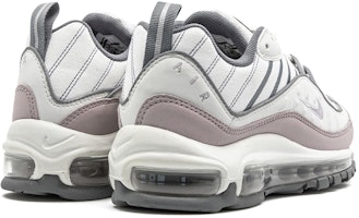 (W) Nike Air Max 98 'Violet Ash' Ungu Abu-Abu AH6799-111 Lookbook (W) Nike Air Max 98 'Violet Ash' Ungu Abu-Abu AH6799-111