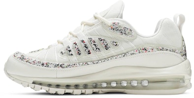 (W) ナイキ エア マックス 98 LX (リサイクル素材) AV4417-002 Lookbook (W) ナイキ エア マックス 98 LX (リサイクル素材) AV4417-002