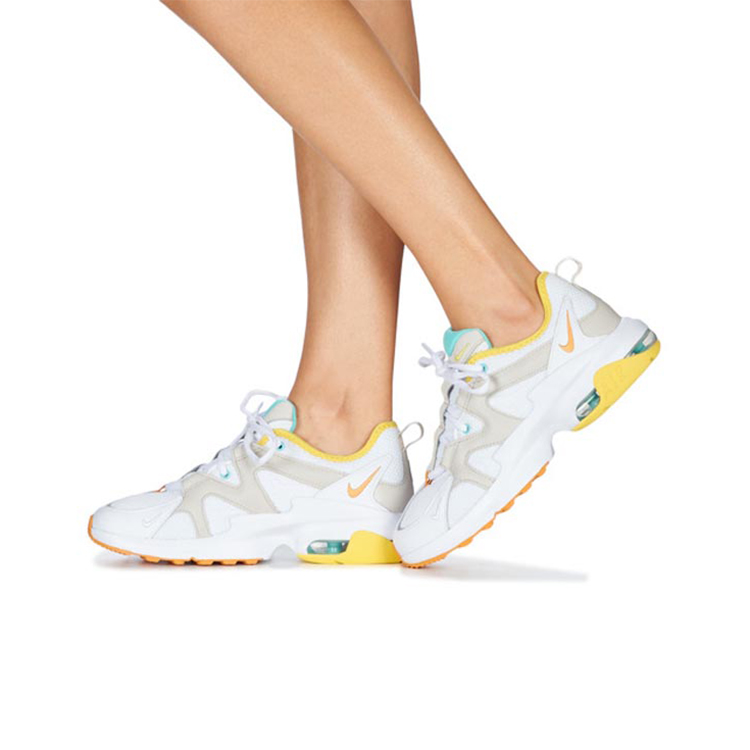 Details for (W) Zapatillas Nike Air Max Graviton 'Blanco Amarillo' AT4404-103