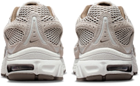 (W) Nike Air Max Moto 2K 大學灰/淺灰/鐵石色/大學灰 IQ4924-002 Details for (W) Nike Air Max Moto 2K 大學灰/淺灰/鐵石色/大學灰 IQ4924-002