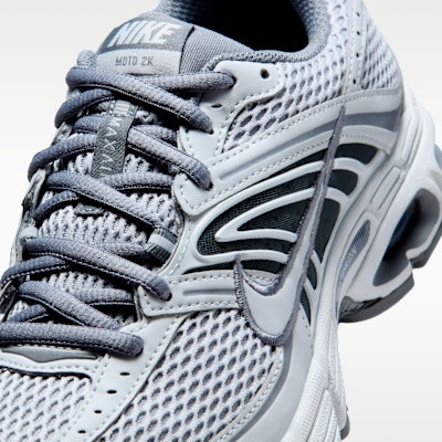 (W) Nike Air Max Moto 2K 狼灰/酷灰/純白金 HQ2056-010 Sizing (W) Nike Air Max Moto 2K 狼灰/酷灰/純白金 HQ2056-010