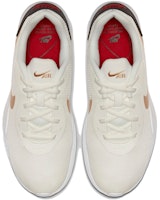 Nike Air Max Oketo 低筒 跑步鞋 女款 白金 Shop Nike Air Max Oketo 低筒 跑步鞋 女款 白金