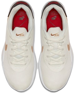 Nike Air Max Oketo 低筒 跑步鞋 女款 白金 Shop Nike Air Max Oketo 低筒 跑步鞋 女款 白金