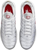 (W) Nike Air Max Plus「金屬銀大學紅」 HM9654-001 Lookbook (W) Nike Air Max Plus「金屬銀大學紅」 HM9654-001