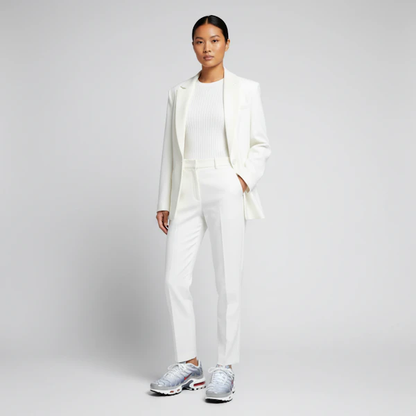 (W) Nike Air Max Plus 'Perak Metalik Merah Universitas' HM9654-001 Lookbook (W) Nike Air Max Plus 'Perak Metalik Merah Universitas' HM9654-001