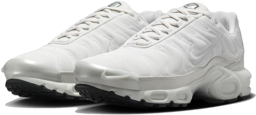 (Women) Nike Air Max Plus 'Platinum Tint' FZ4342-001 Lookbook (Women) Nike Air Max Plus 'Platinum Tint' FZ4342-001