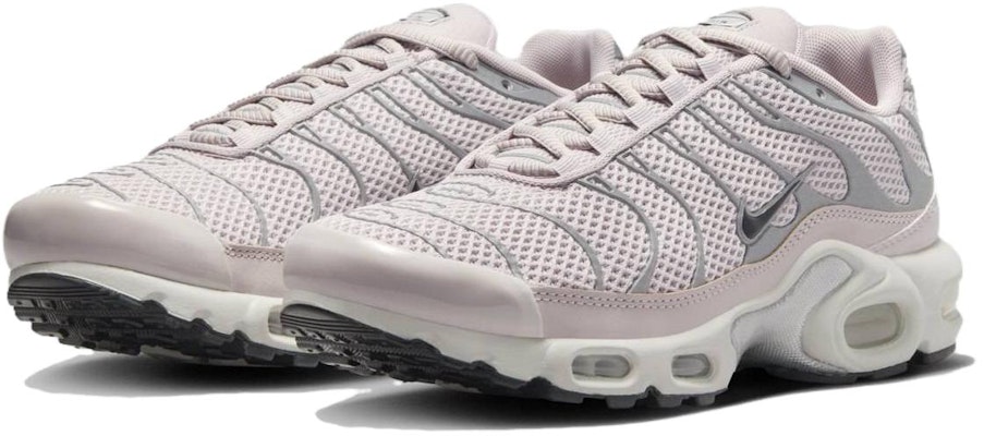(W) Nike Air Max Plus 'Violeta Platino' FV8480-001 Lookbook (W) Nike Air Max Plus 'Violeta Platino' FV8480-001