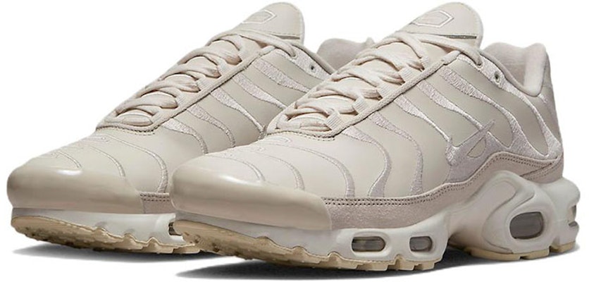 (W) Nike Air Max Plus DZ2832-100 Lookbook (W) Nike Air Max Plus DZ2832-100