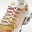 Sizing (W) Nike Air Max Plus Phantom/Jingga Rugged/Peat Moss/Emas Saturn DZ3670-007