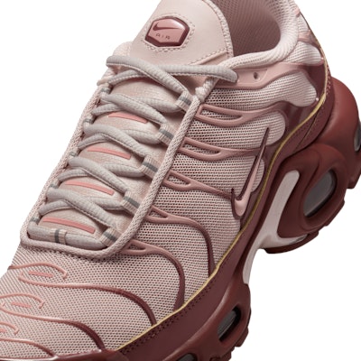(W) Nike Air Max Plus Merah Sepia/Silt Merah/Merah Stardust DZ3671-201 Sizing (W) Nike Air Max Plus Merah Sepia/Silt Merah/Merah Stardust DZ3671-201
