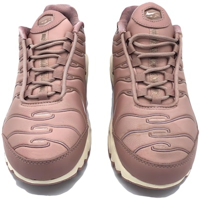 (Wanita) Nike Air Max Plus Merah Jambu Karat AT5695-600 Lookbook (Wanita) Nike Air Max Plus Merah Jambu Karat AT5695-600