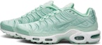 Lookbook (Wanita) Nike Air Max Plus SE 'Hijau Enamel' 830768-331