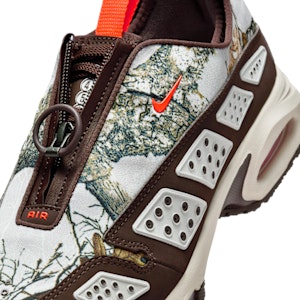 (W) Nike Air Max SNDR Marrón Orwood/Marrón Barroco/Hyper Crimson IB2476-100 Sizing (W) Nike Air Max SNDR Marrón Orwood/Marrón Barroco/Hyper Crimson IB2476-100