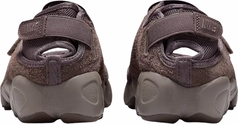 (W) 耐克 Air Rift 鐵石洞石配色运动鞋 HQ1474-002 Lookbook (W) 耐克 Air Rift 鐵石洞石配色运动鞋 HQ1474-002
