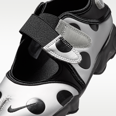 Sizing (Women) Nike Air Rift Black/Metallic Silver/Black IR1226-001