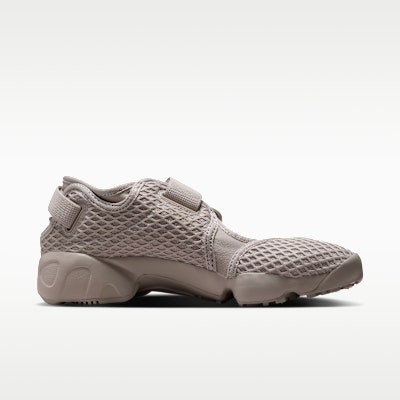 (W) Nike Air Rift Crema 2/Marrone Legno Chiaro/Crema 2 HM8288-200 Lookbook (W) Nike Air Rift Crema 2/Marrone Legno Chiaro/Crema 2 HM8288-200