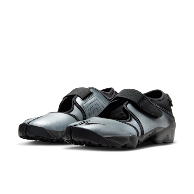 Sizing (W) Nike Air Rift 皮革 銀色/黑色 IH3656-095