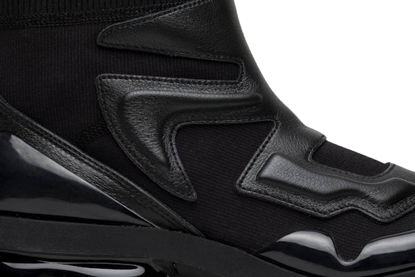 Air vapormax light 2 triple black hotsell