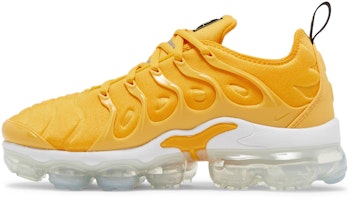 (W) Nike Air VaporMax Plus 'Go The Extra Smile' - Senyum Ekstra DO5874-700 Lookbook (W) Nike Air VaporMax Plus 'Go The Extra Smile' - Senyum Ekstra DO5874-700