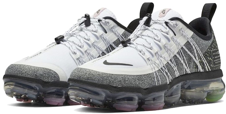 (W) Nike Air VaporMax Run Utility Putih Hitam AQ8811-101 Lookbook (W) Nike Air VaporMax Run Utility Putih Hitam AQ8811-101