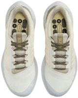 Nike Air Winflo Shield 圓頭繫帶 舒適百搭 緩震 低筒 跑步鞋 女款 黃白色 Shop Nike Air Winflo Shield 圓頭繫帶 舒適百搭 緩震 低筒 跑步鞋 女款 黃白色