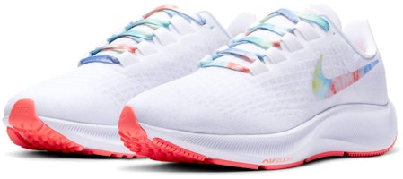 (W) Nike Air Zoom Pegasus 37 'Tie-Dye' Warna Awan DD9667-100 Lookbook (W) Nike Air Zoom Pegasus 37 'Tie-Dye' Warna Awan DD9667-100