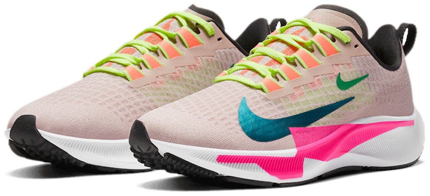 (W) Nike Air Zoom Pegasus 37 Premium 'Barely Rose Spruce' dalam Bahasa Melayu. CQ9977-600 Lookbook (W) Nike Air Zoom Pegasus 37 Premium 'Barely Rose Spruce' dalam Bahasa Melayu. CQ9977-600