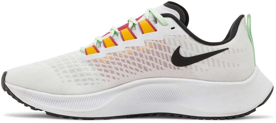 Nike Pegasus 37 Air Zoom Premium 低筒 跑步鞋 女款 黑白藍 Lookbook Nike Pegasus 37 Air Zoom Premium 低筒 跑步鞋 女款 黑白藍