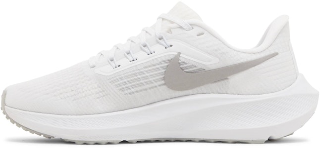 (W) Nike Air Zoom Pegasus 39 'Putih Platinum Murni' DH4072-100 Lookbook (W) Nike Air Zoom Pegasus 39 'Putih Platinum Murni' DH4072-100