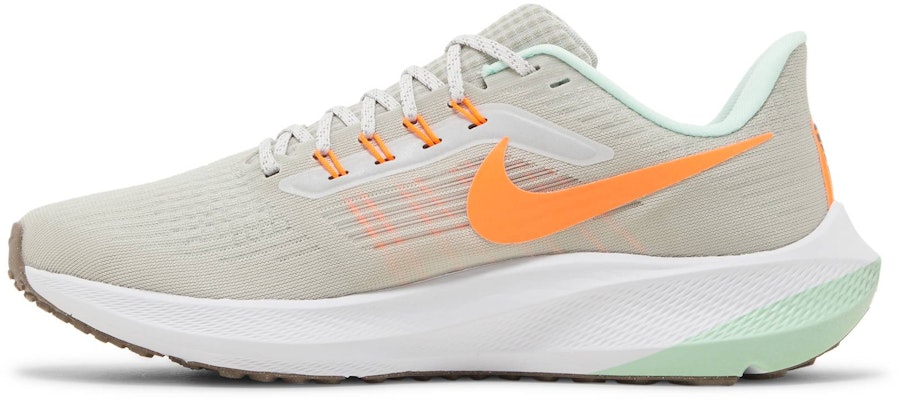 (W) Nike Air Zoom Pegasus 39 Premium 'Photon Dust Orange Mint' Pria/Wanita DQ4339-001 Lookbook (W) Nike Air Zoom Pegasus 39 Premium 'Photon Dust Orange Mint' Pria/Wanita DQ4339-001