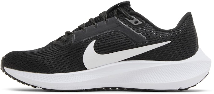 (W) Nike Air Zoom Pegasus 40 'Hitam Putih' sepatu lari pria wanita DV3854-001 Lookbook (W) Nike Air Zoom Pegasus 40 'Hitam Putih' sepatu lari pria wanita DV3854-001