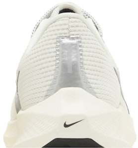 (W) 나이키 에어 줌 페가수스 40 '세일 블랙' DV3854-104 Sizing (W) 나이키 에어 줌 페가수스 40 '세일 블랙' DV3854-104