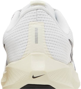 (W) Nike Air Zoom Pegasus 40 'Putih Kelapa' DV3854-100 Sizing (W) Nike Air Zoom Pegasus 40 'Putih Kelapa' DV3854-100
