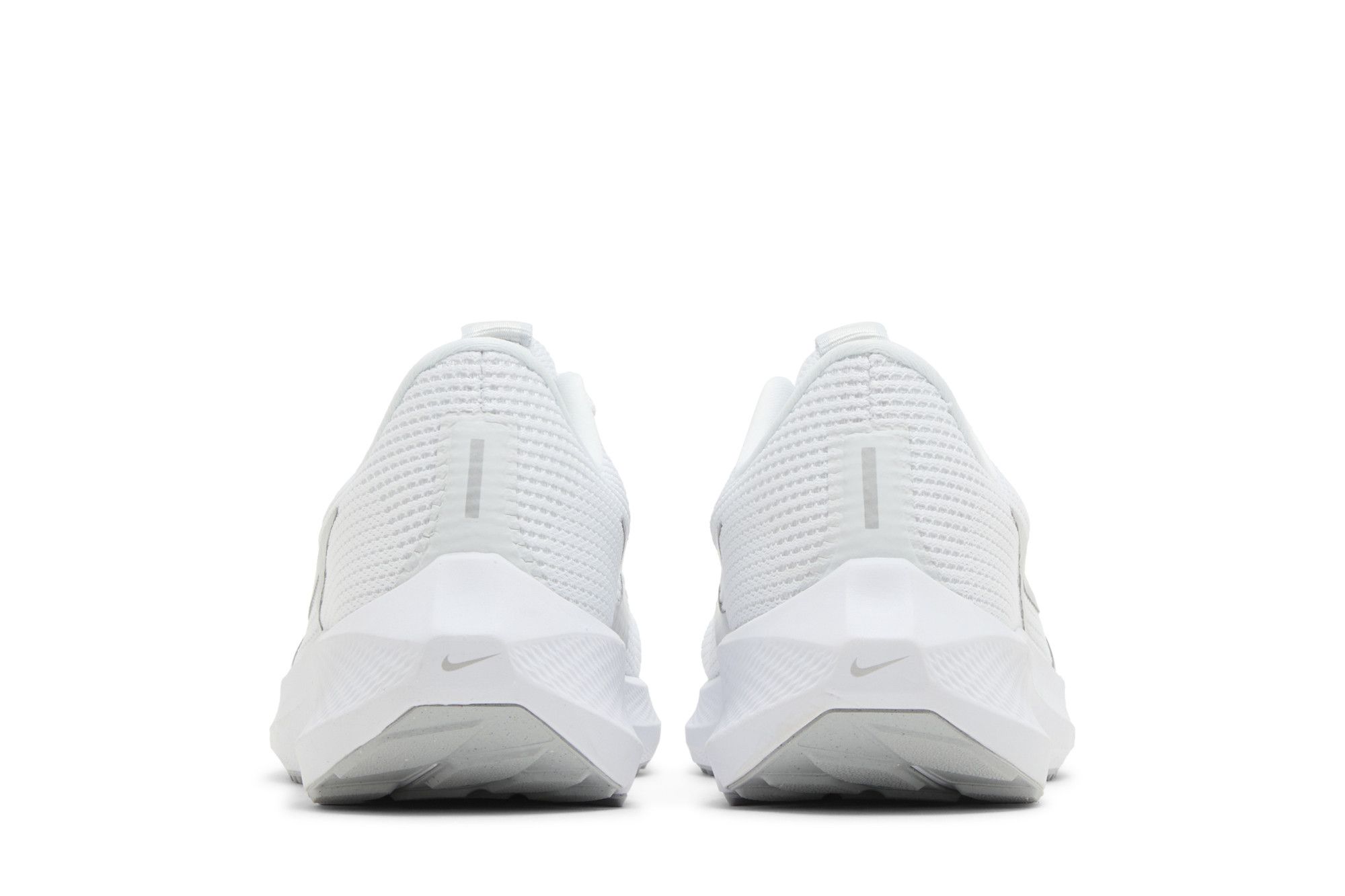 Details for (W) Nike Air Zoom Pegasus 40 ''Wit Metallic Zilver'' DV3854-101