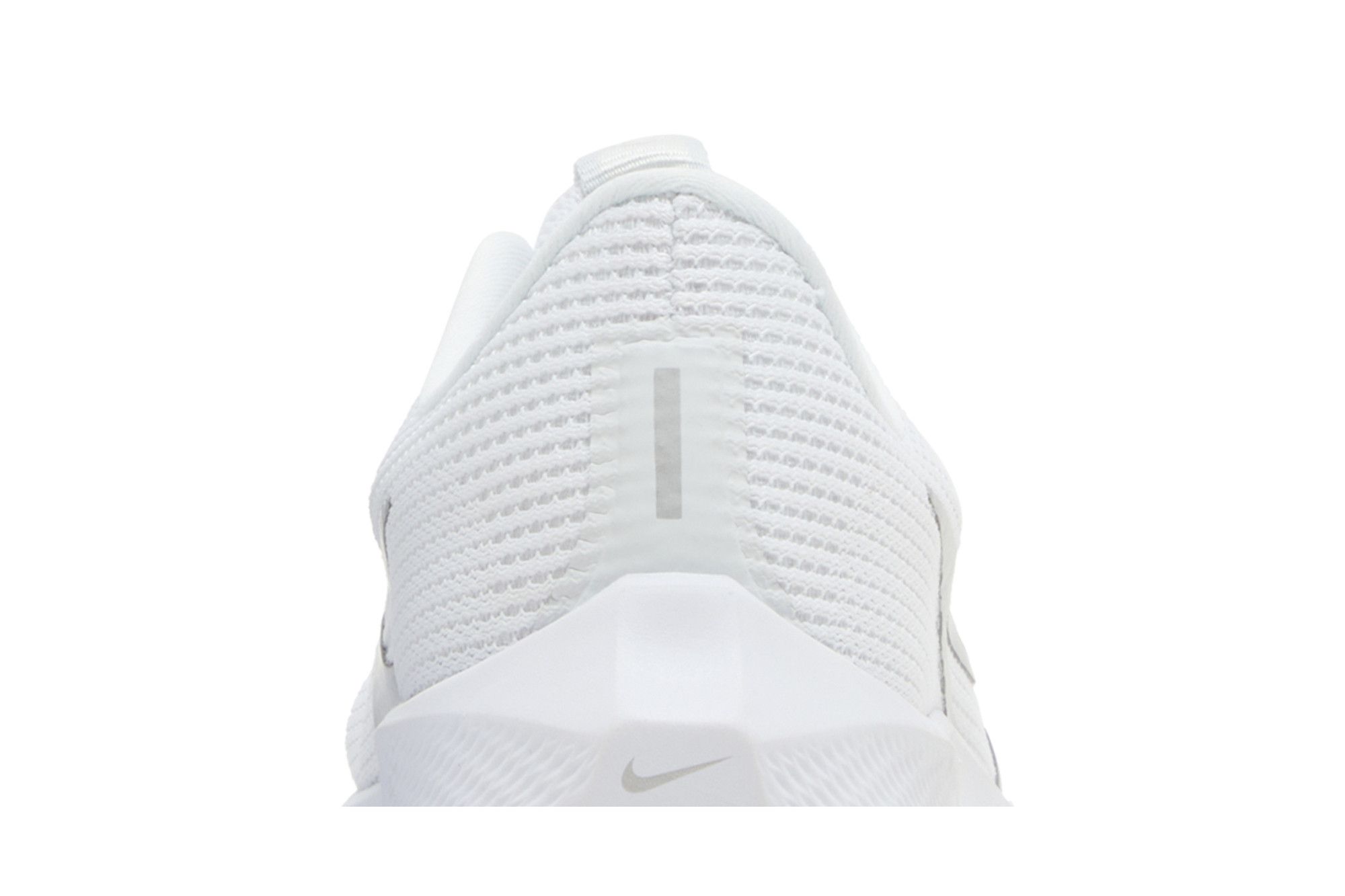 Sizing (W) Nike Air Zoom Pegasus 40 ''Wit Metallic Zilver'' DV3854-101
