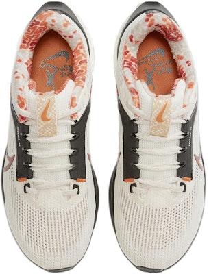 (W) Nike Air Zoom Pegasus 40 Premium 'Marfil Claro' FN3477-100 Lookbook (W) Nike Air Zoom Pegasus 40 Premium 'Marfil Claro' FN3477-100