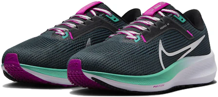 Lookbook (W) Nike Air Zoom Pegasus 40 Wide 'Selva Profunda Plata Metálica' FN7991-300