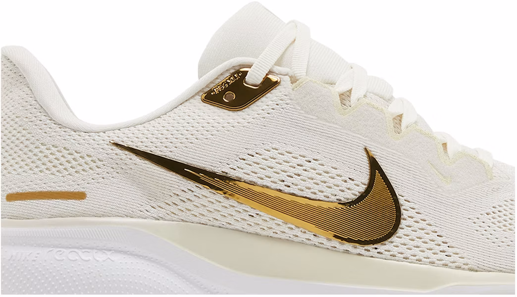 (W) Nike Air Zoom Pegasus 41 'Light Pumice Metallic Gold' en español. FD2723-005 Lookbook (W) Nike Air Zoom Pegasus 41 'Light Pumice Metallic Gold' en español. FD2723-005