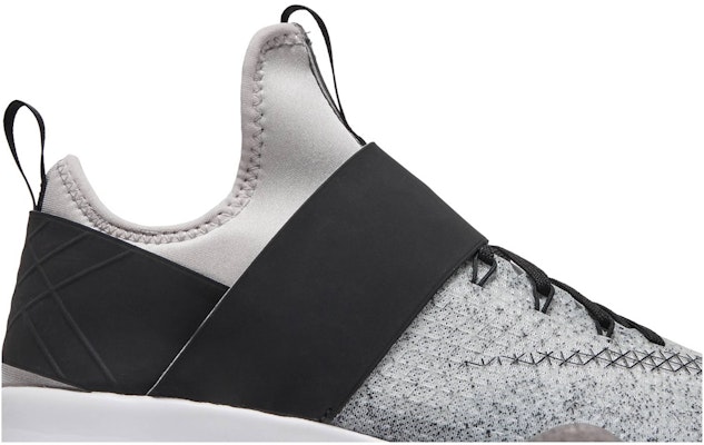 Nike air zoom strong women's sales