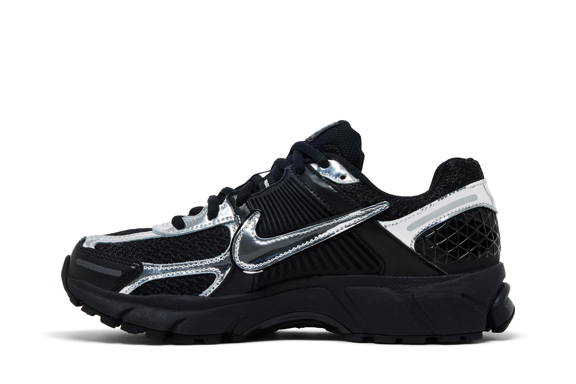 Shop (W) 耐克Air Zoom Vomero 5 “黑色金属银” IV4311-002