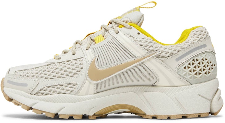 (W) ナイキ エア ズーム ボメロ 5 "ライトボーン" FJ7694-020 Lookbook (W) ナイキ エア ズーム ボメロ 5 "ライトボーン" FJ7694-020