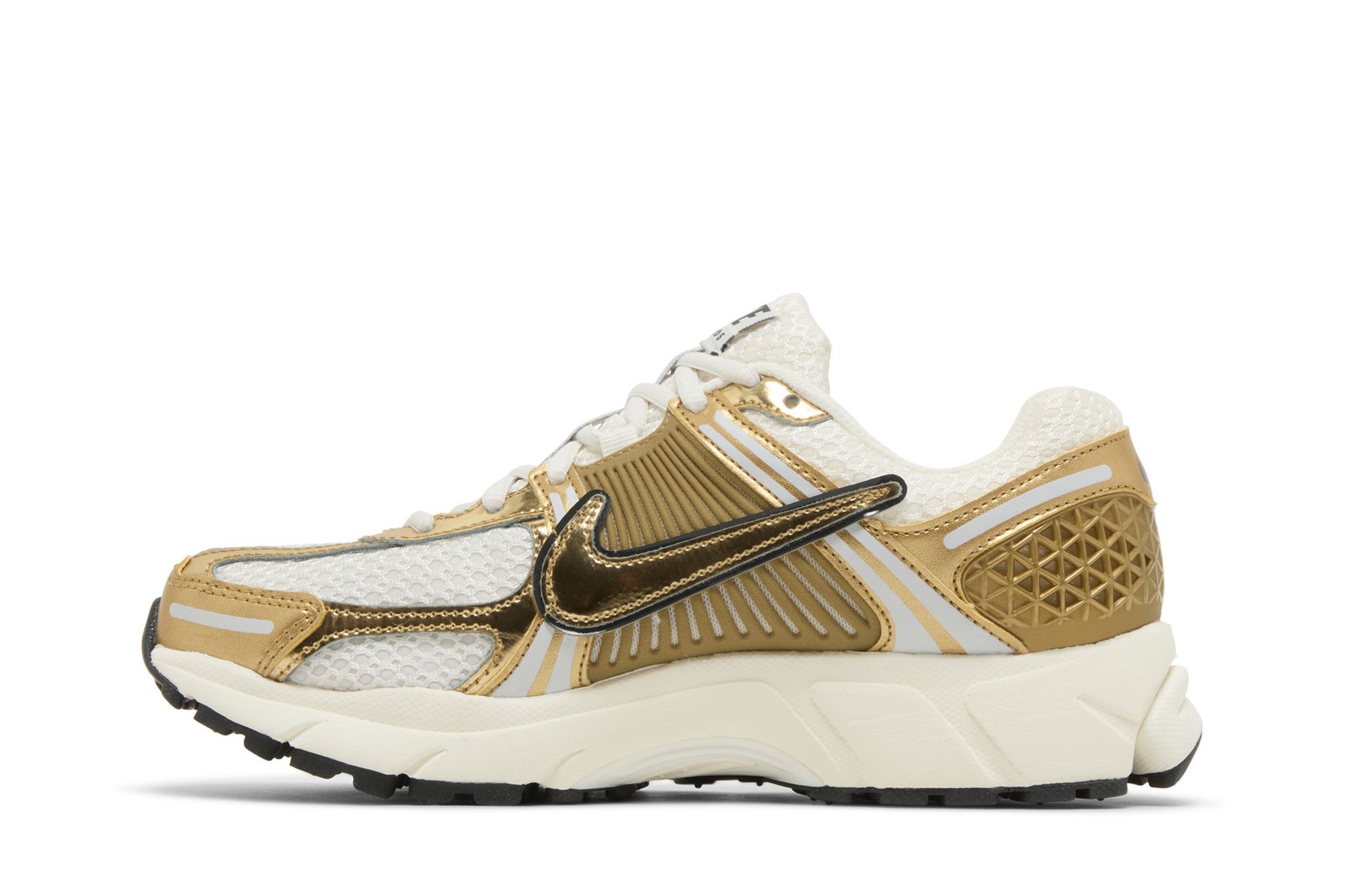 Lookbook (W) Nike Air Zoom Vomero 5 'Emas Metalik' HF7723-001