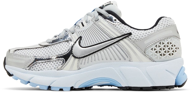 (W) Nike Air Zoom Vomero 5 'Plateado Metálico Azul Claro' HF1877-100 Lookbook (W) Nike Air Zoom Vomero 5 'Plateado Metálico Azul Claro' HF1877-100