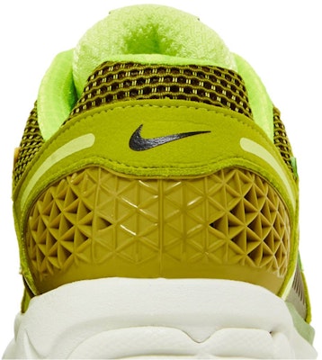 (W) Nike Air Zoom Vomero 5 'Olive Flak' Sepatu Olahraga Pria Hijau Olif. FJ4738-300 Sizing (W) Nike Air Zoom Vomero 5 'Olive Flak' Sepatu Olahraga Pria Hijau Olif. FJ4738-300